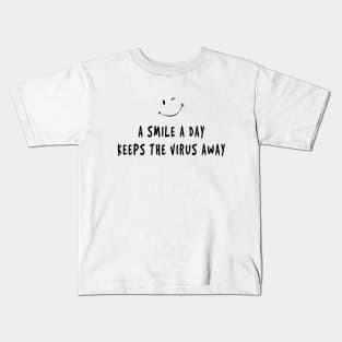 A smile a day keeps the virus away Kids T-Shirt